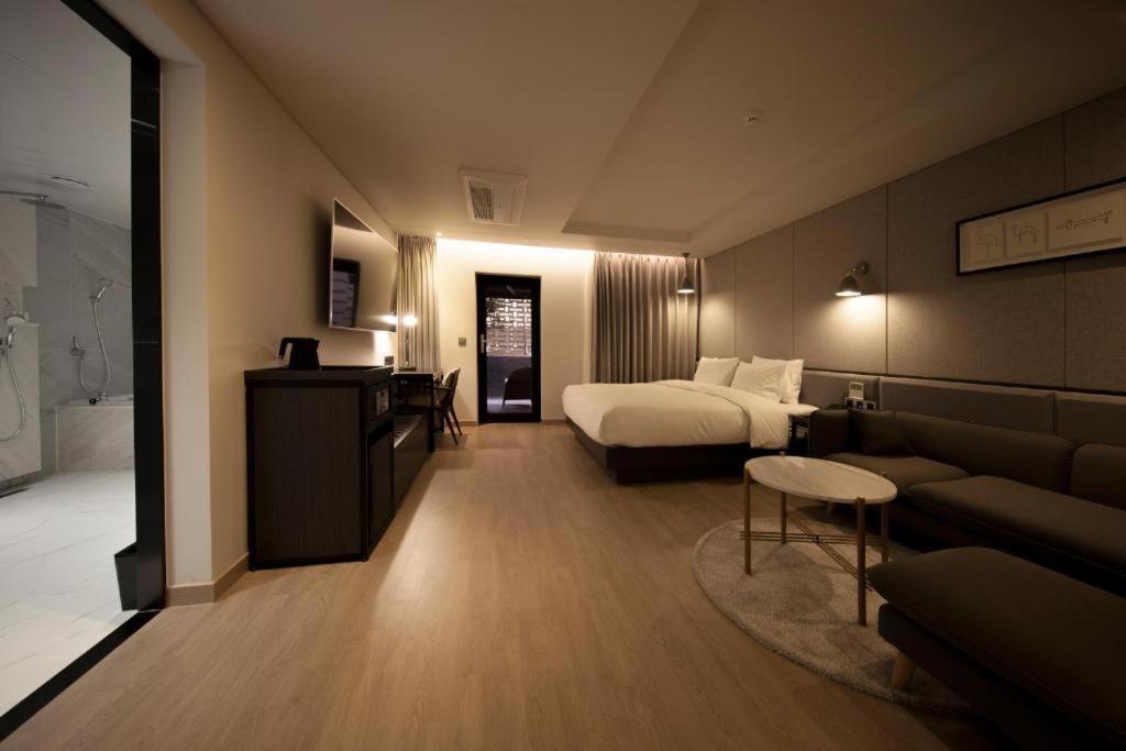 Hound Hotel Yeonsan Busan Dış mekan fotoğraf